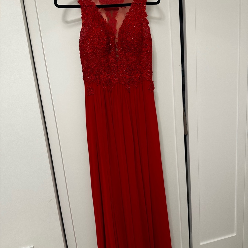 Elegant Red Lace Evening Gown